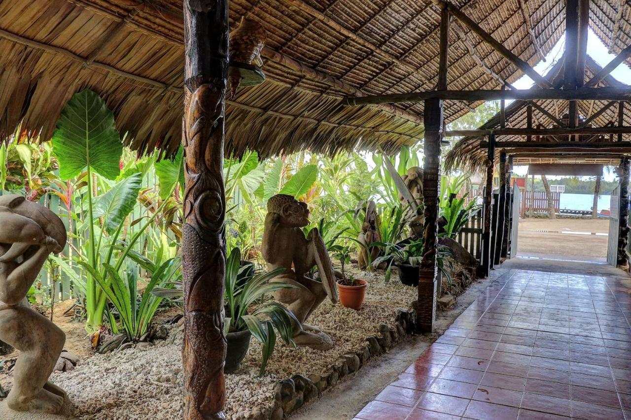 Gizo Hotel Exterior foto